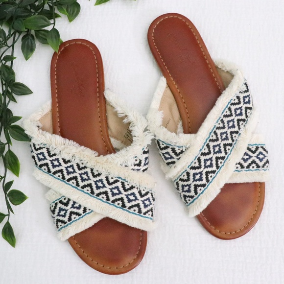 Universal Thread Shoes - Universal Thread Sandals size 8